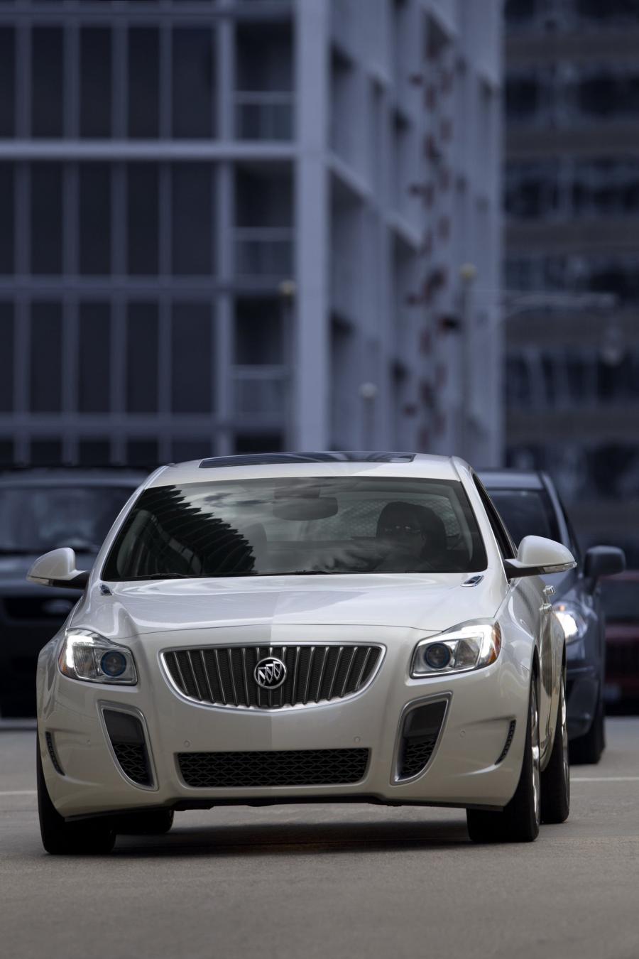  Buick Regal GS 2011 года  (фото 11 из 69)